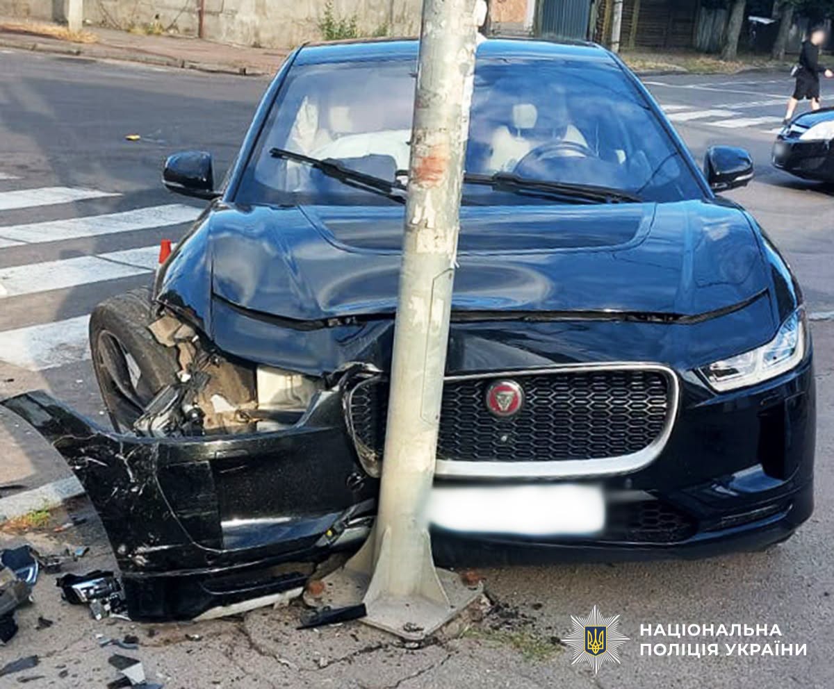 Новини Житомира - фото з ДТП на перехресті Мазепи та Гоголівської: травмовано 68-річного водія