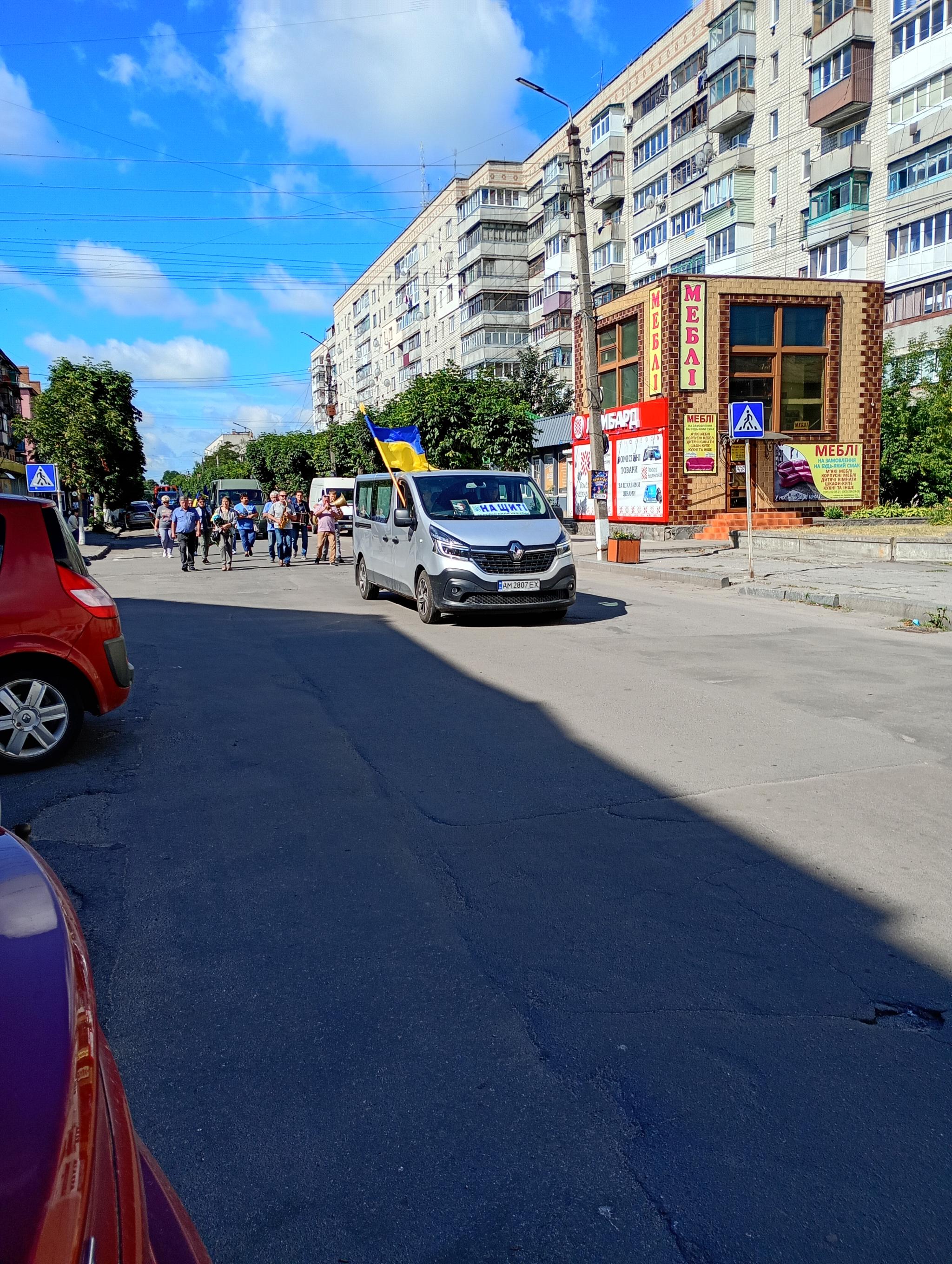 Новини Козятина - фото з Фото «якщо щось» вибрав сам — сьогодні з цього знімка Володя дивиться на нас, як мірило совісті
