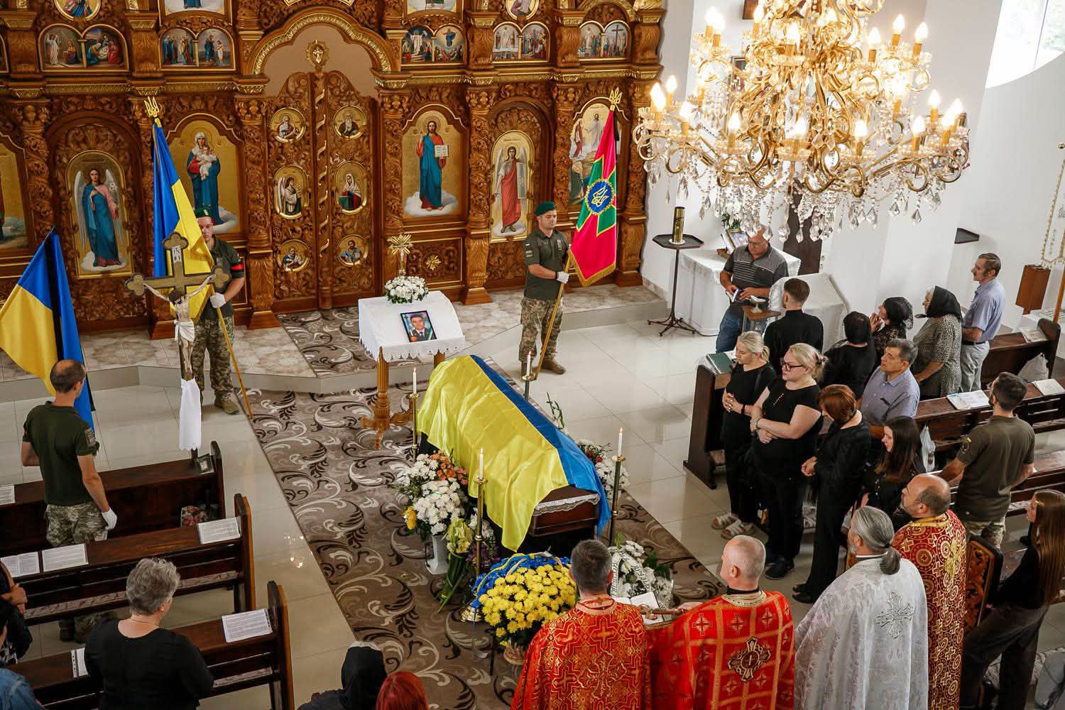 Новини Тернополя - фото з У Чопі попрощались з полеглим Героєм-прикордонником Тарасом Солтисом, який народився в Тернополі