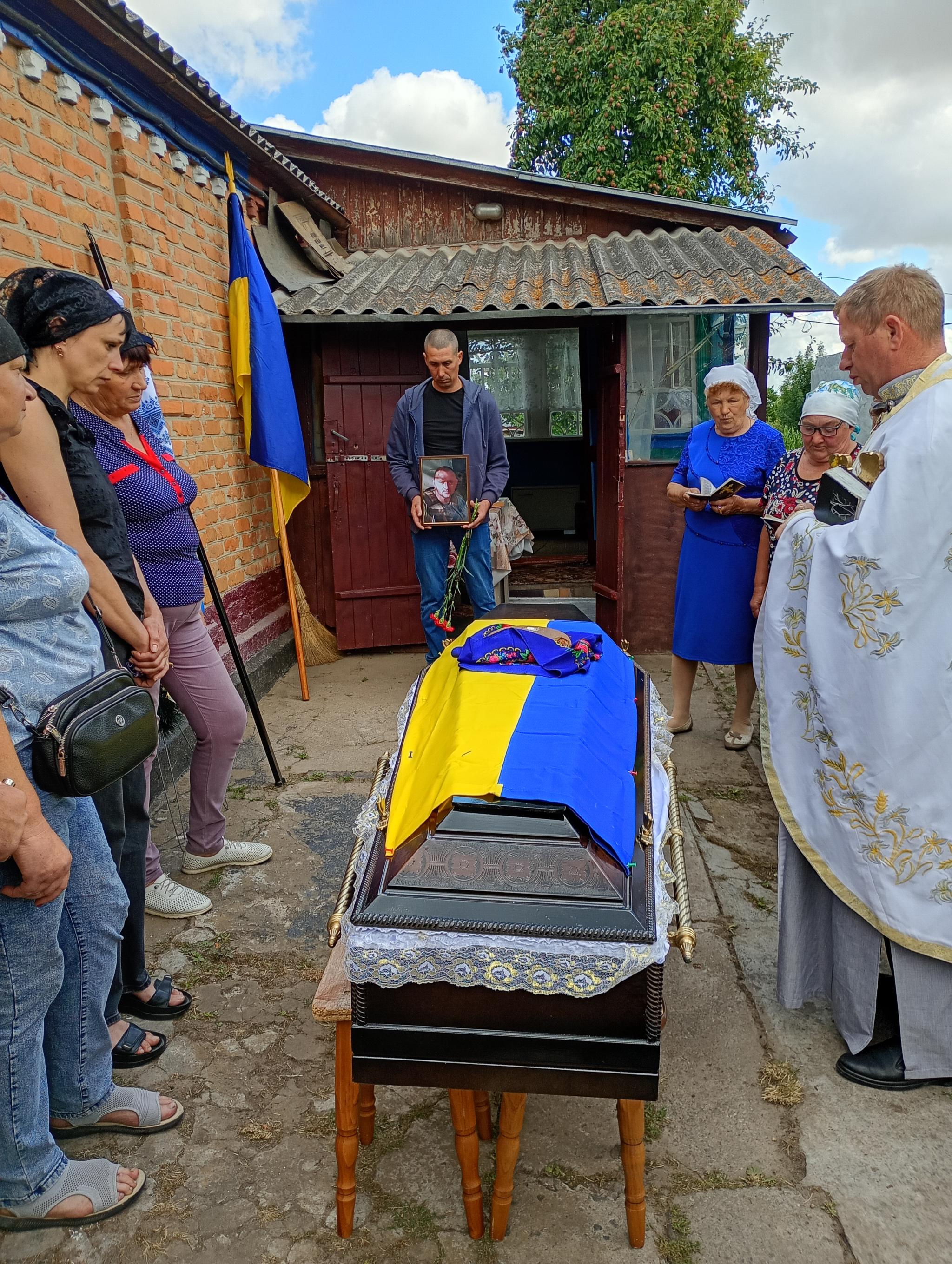 Новини Козятина - фото з Фото «якщо щось» вибрав сам — сьогодні з цього знімка Володя дивиться на нас, як мірило совісті