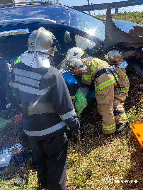 Новини Вінниці - фото з Аварія поблизу Вінниці: з понівеченого авто деблокували 61-річну пасажирку