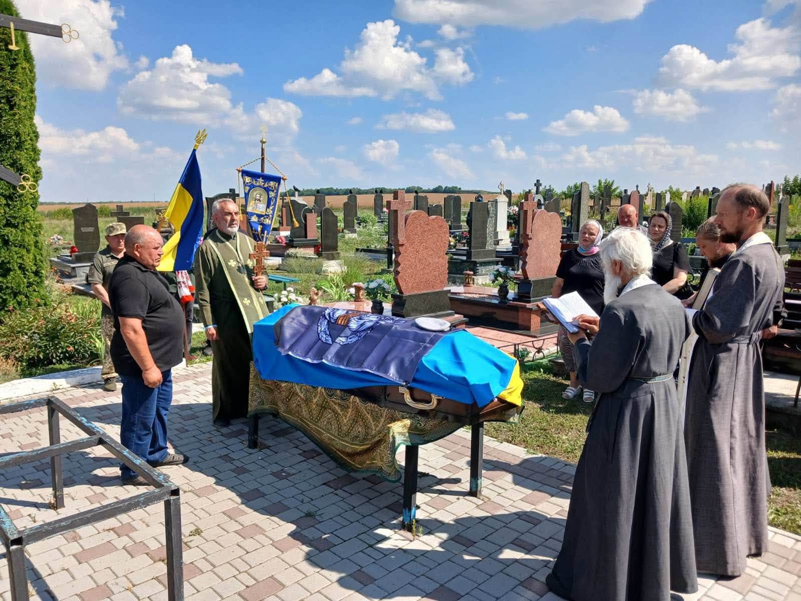 Новини Тернополя - фото з Борсуківська громада в останню путь провела воїна Мирослава Музичука