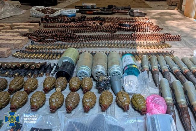 Новини Вінниці - фото з Зник безвісти, щоб торгувати арсеналом: СБУ накрила масштабний канал збуту зброї з фронту