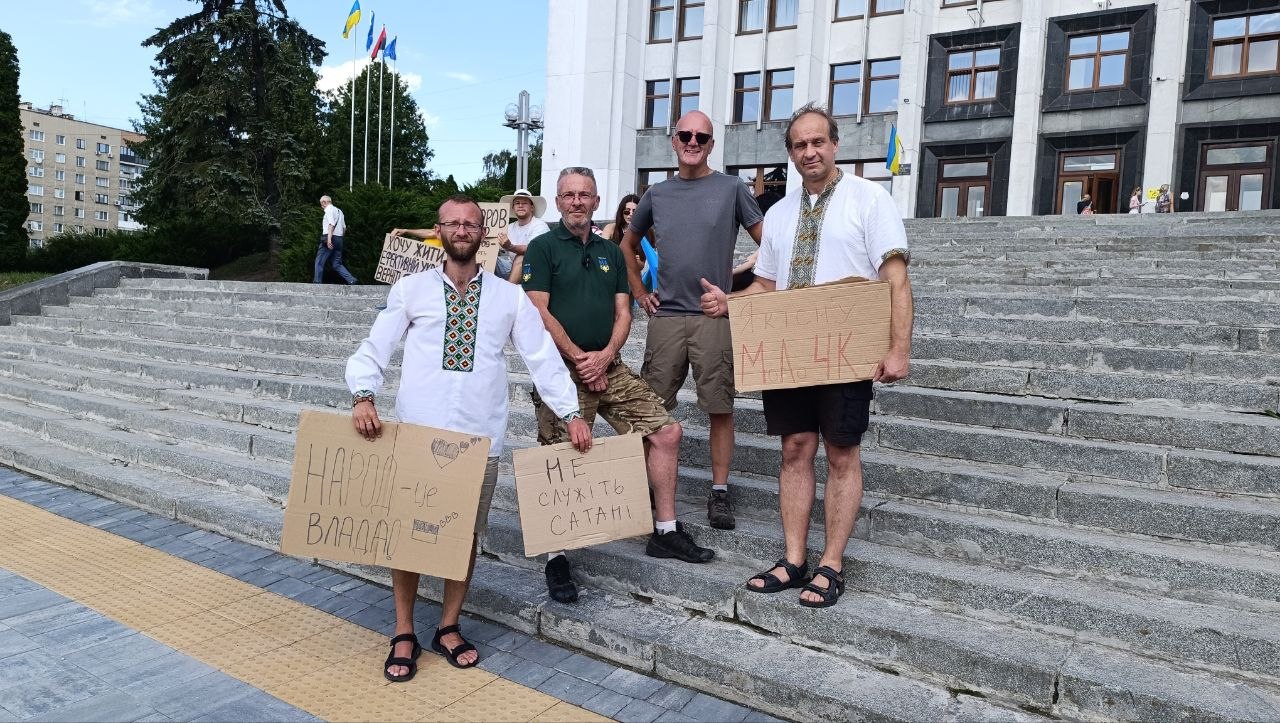 Новини Тернополя - фото з Британські волонтери висловилися про протест у Тернополі й звільнення Федорова