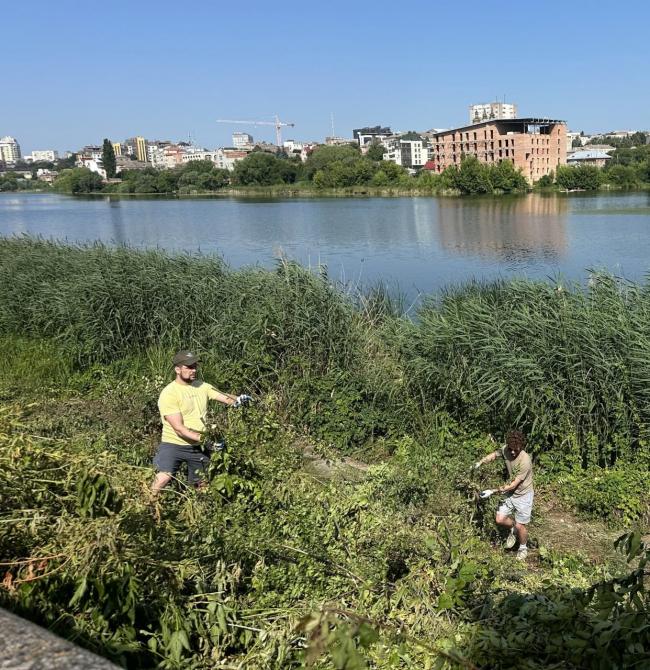 Новини Вінниці - фото з Понад пів сотні вінничан вийшли на велику толоку — приводили до ладу набережну Південного Бугу