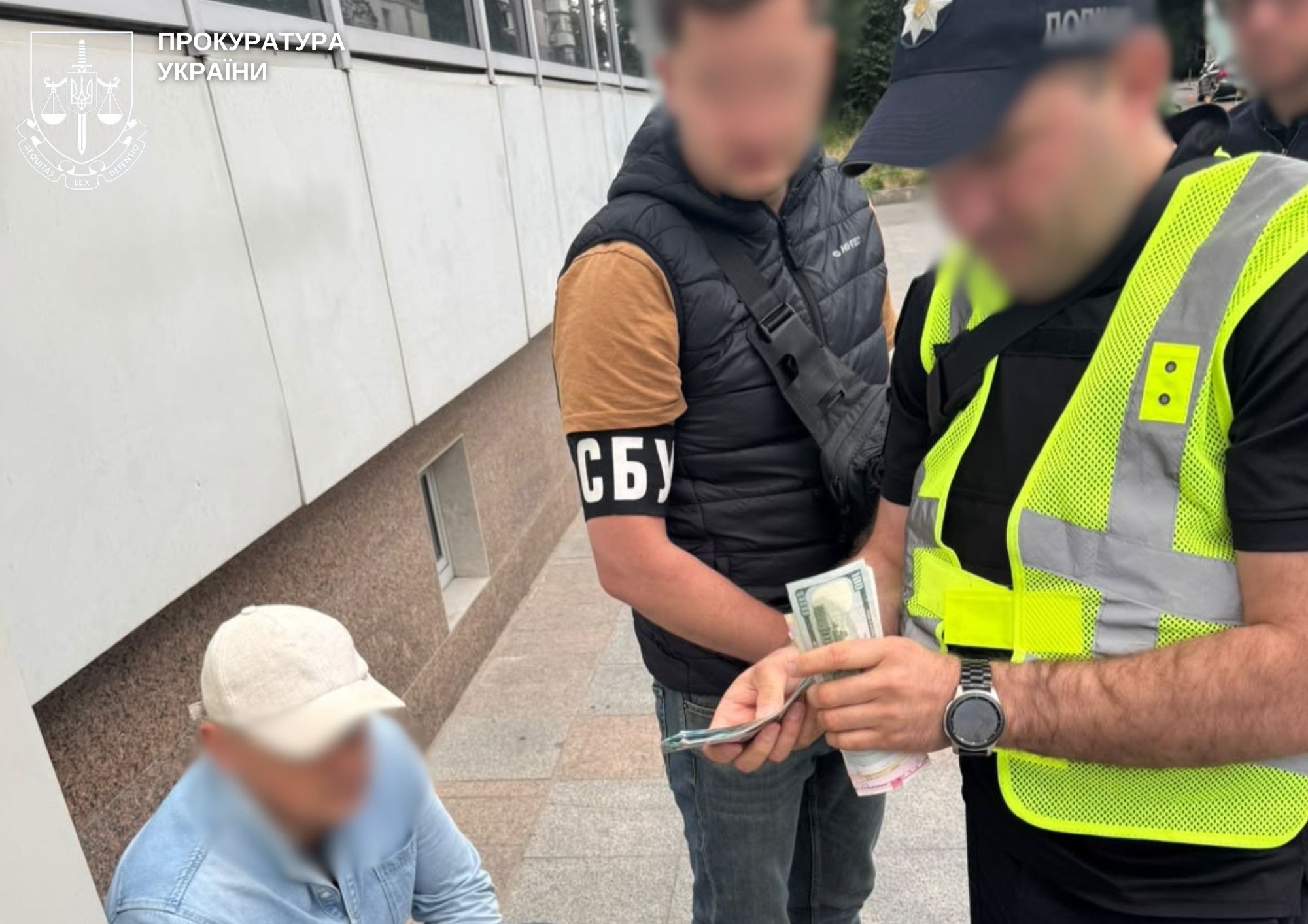 Новини Житомира - фото з У Житомирі затримали лікаря під час одержання 4 тис. доларів США за сприяння в оформленні інвалідності – прокурори повідомили про підозру