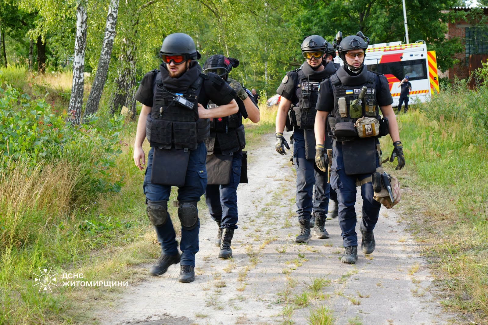 Новини Житомира - фото з У Житомирі рятувальники ліквідували наслідки російської атаки. ФОТО