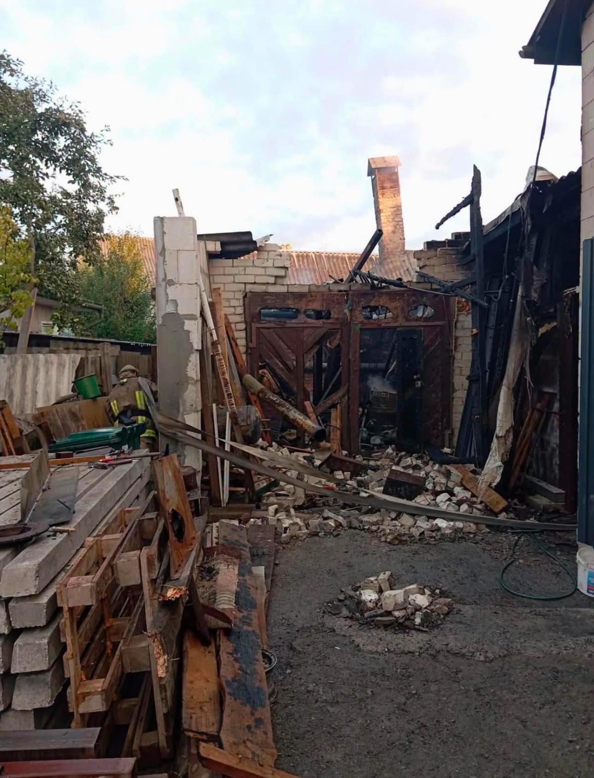 «Все наше життя перетворилося на попіл»: родина з Почаєва втратила майже все у нічній пожежі