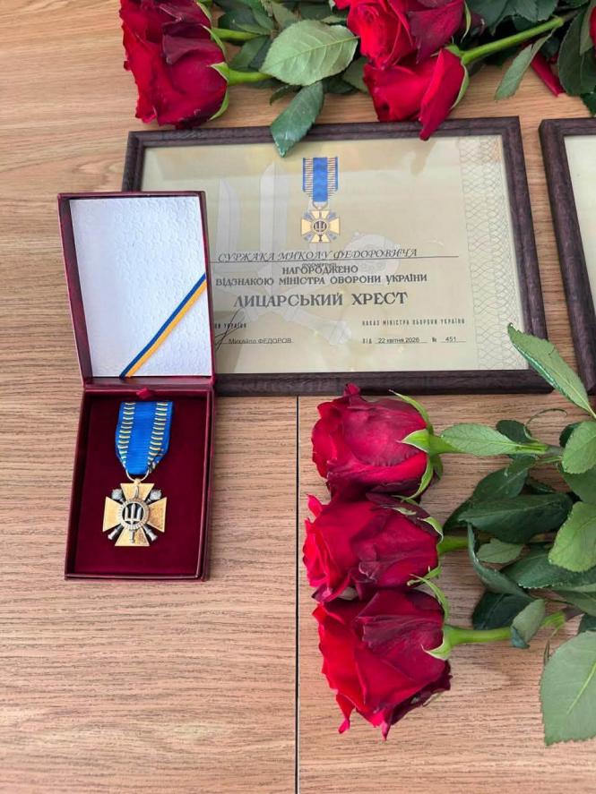 Новини Вінниці - фото з Захисника з Бершадщини Миколу Суржака посмертно нагородили «Лицарським хрестом»