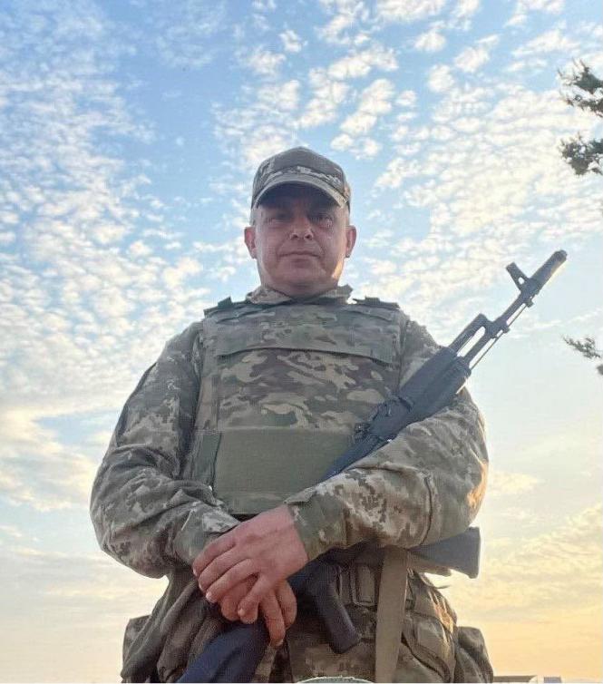 Новини Вінниці - фото з Захисника з Бершадщини Миколу Суржака посмертно нагородили «Лицарським хрестом»