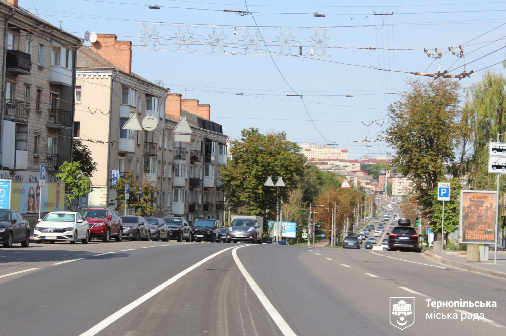 Новини Тернополя - фото з На Руській, за новою схемою дорожного руху, з'явились додаткові смуги та паркомісця