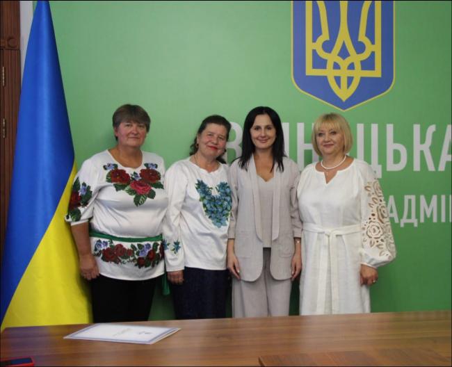 Новини Вінниці - фото з За врятовані життя та роботу під час війни відзначили десятьох медиків з Вінниччини