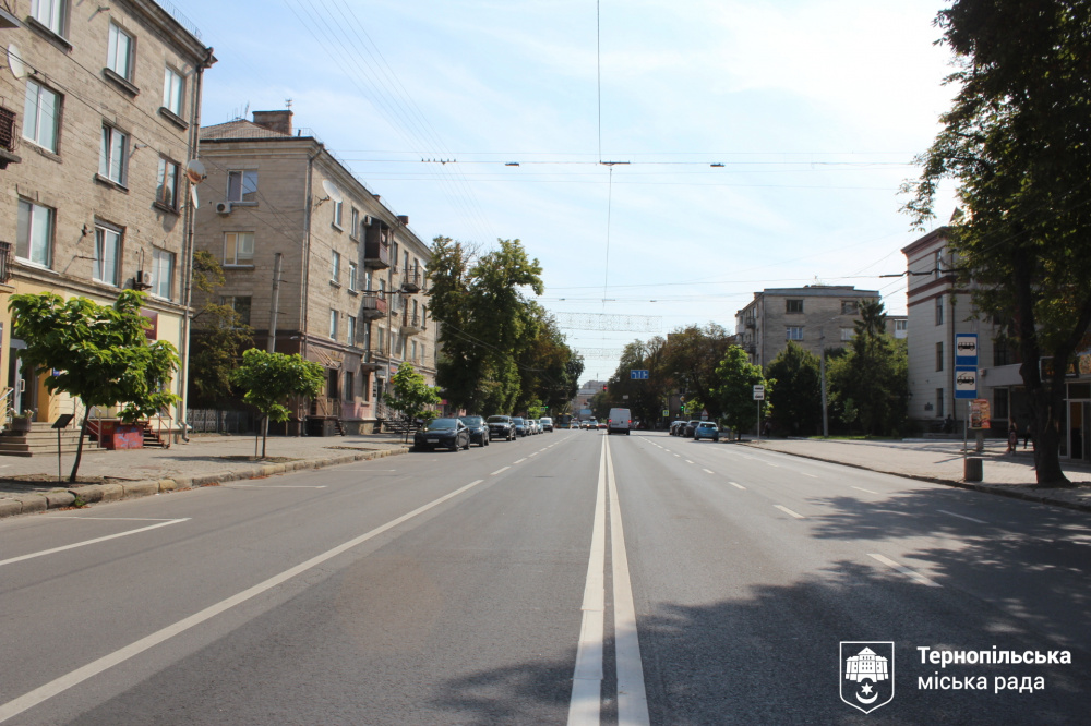 Новини Тернополя - фото з На Руській, за новою схемою дорожного руху, з'явились додаткові смуги та паркомісця