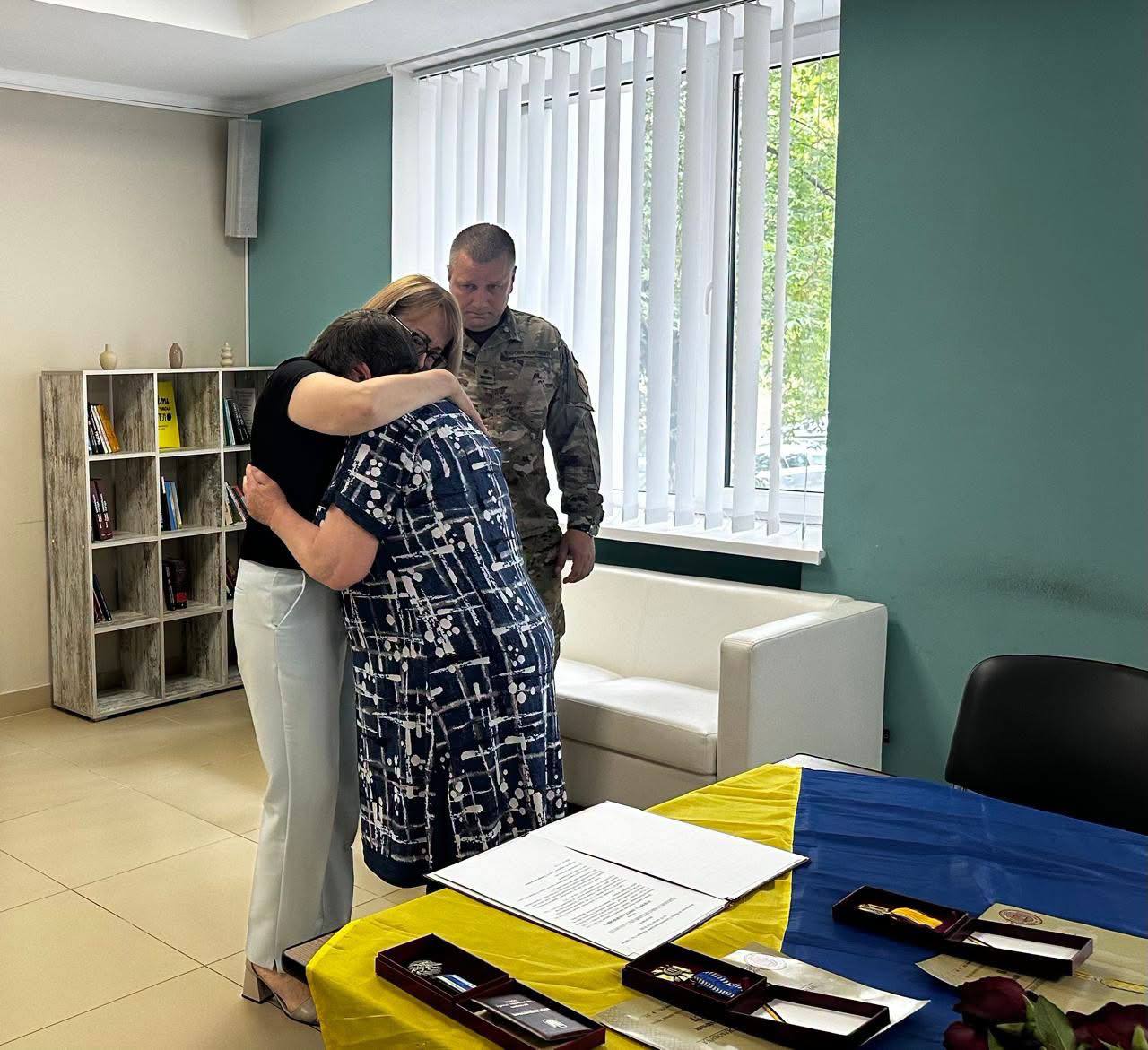 Новини Житомира - фото з Родинам полеглих Захисників вручили відомчі нагороди