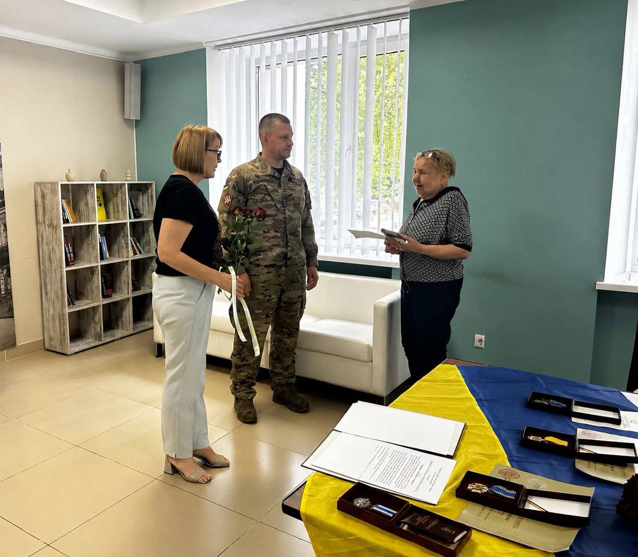 Новини Житомира - фото з Родинам полеглих Захисників вручили відомчі нагороди