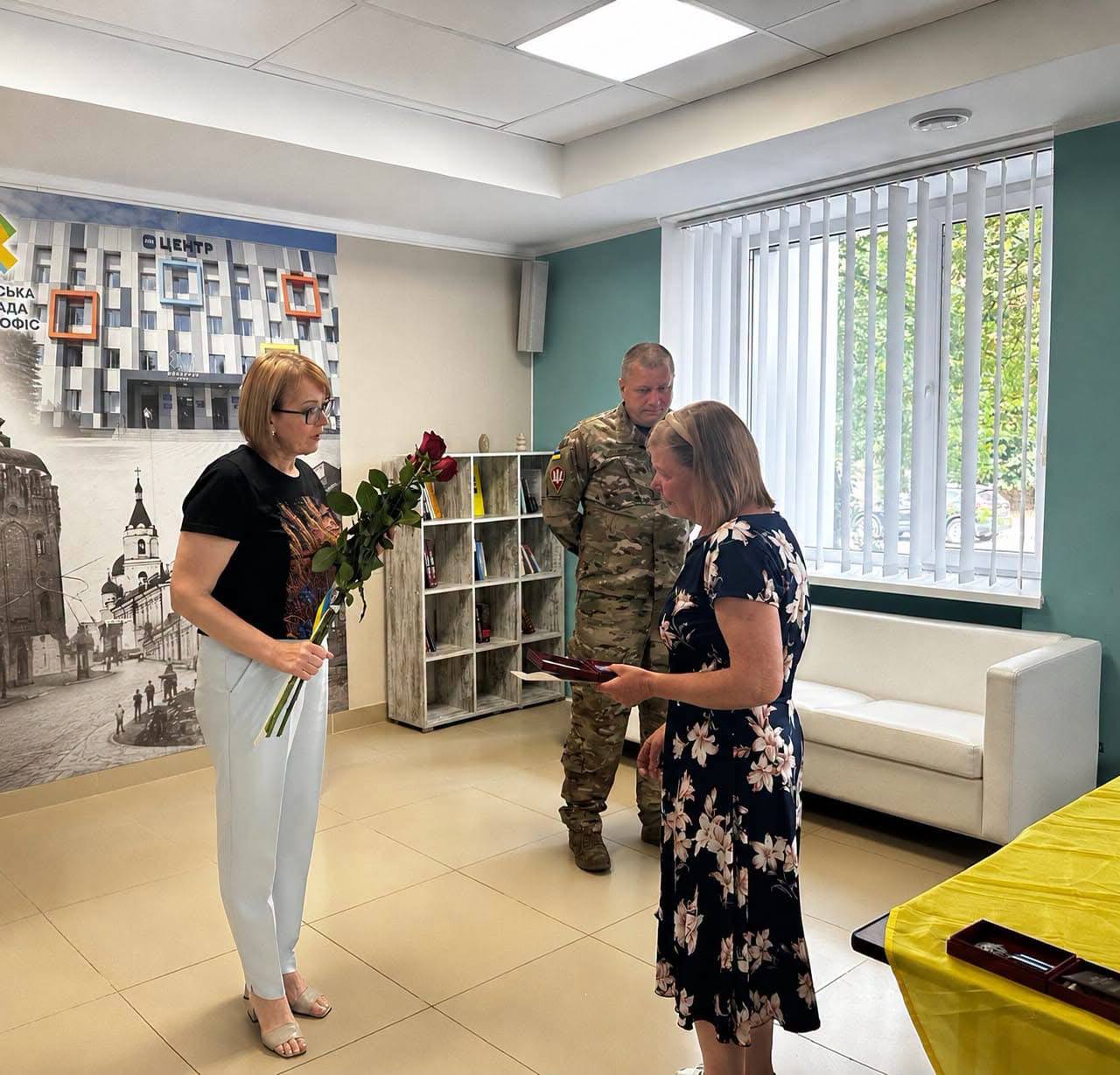 Новини Житомира - фото з Родинам полеглих Захисників вручили відомчі нагороди
