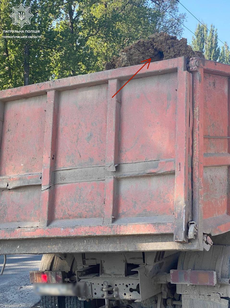 Новини Тернополя - фото з У Тернополі два водії вантажівок перевозили сипучий вантаж без належного накриття