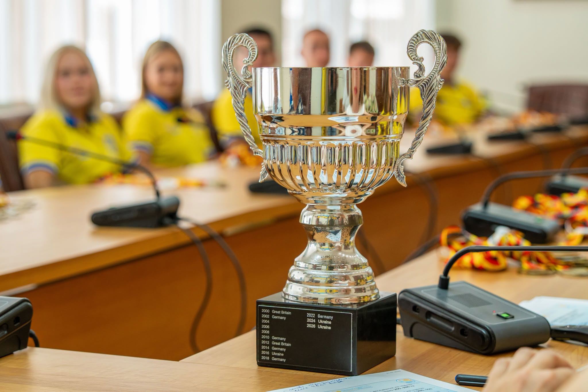 Новини Житомира - фото з Житомирських веслувальників, які вибороли Кубок Європи, відзначили грошовими сертифікатами