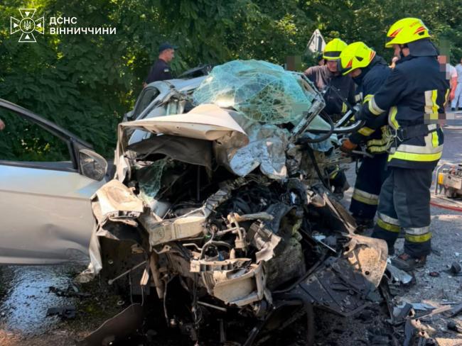 Новини Вінниці - фото з Моторошні кадри з місця смертельної ДТП біля Брацлава. Рятувальники завершили ліквідацію наслідків