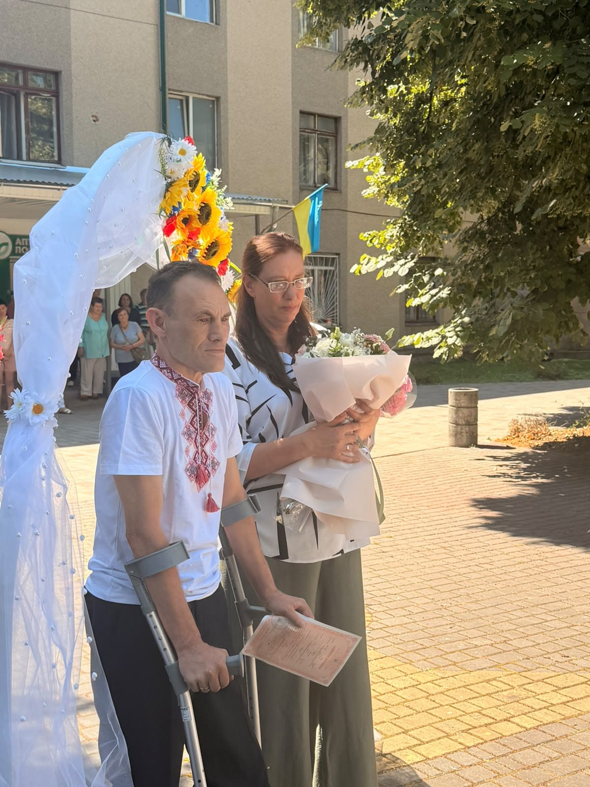 Новини Тернополя - фото з «Ми раді, що змогли здійснити їхню мрію». У лікарні, де лікують поранених військових, «зіграли» весілля