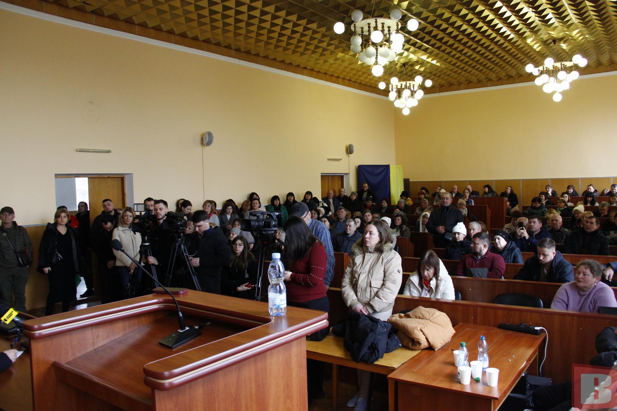 Новини Хмельницького - фото з Півтора року без рішень: як конфлікт навколо ЦРЛ паралізував роботу Хмельницької райради