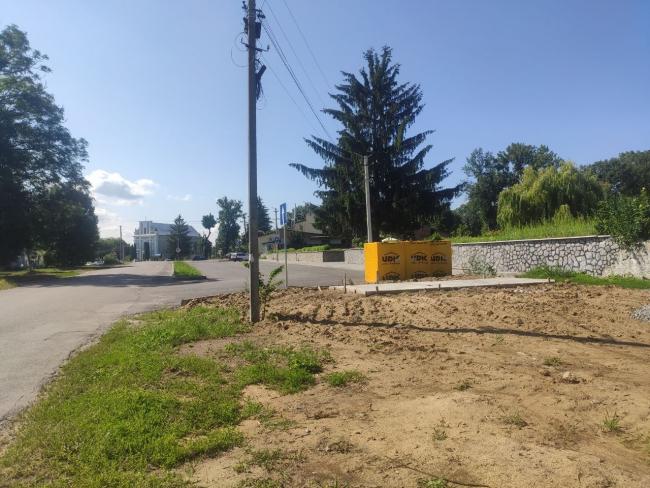 Новини Вінниці - фото з Перед входом до палацу Грохольських будують туалет. У Вороновиці люди б'ють на сполох, а влада мовчить
