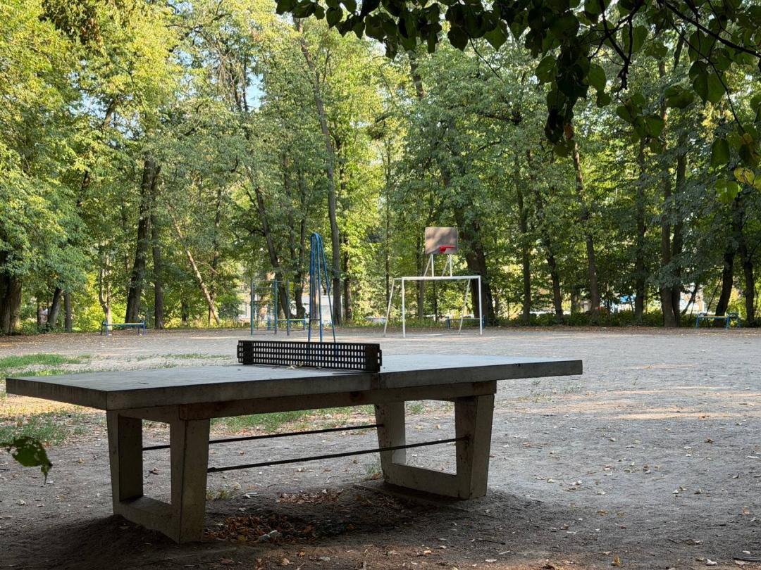 Новини Вінниці - фото з Парк біля лікарні імені Ющенка занепадає. Але грошей на його відновлення немає