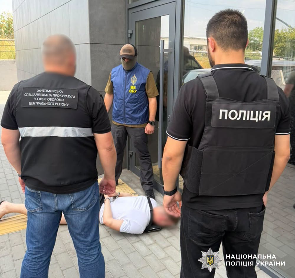Новини Житомира - фото з 15 тисяч доларів за «квиток за кордон»: 28-річний житомирянин організував схему переправлення чоловіків призовного віку за межі країни