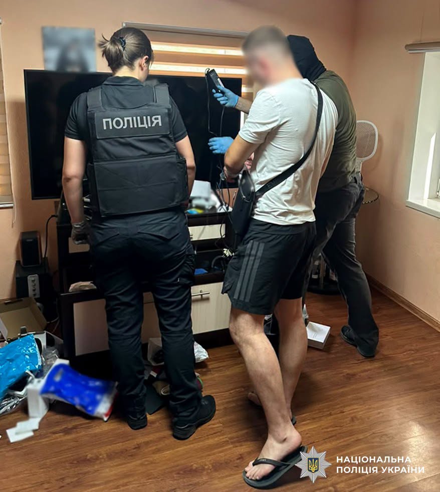 Новини Житомира - фото з 15 тисяч доларів за «квиток за кордон»: 28-річний житомирянин організував схему переправлення чоловіків призовного віку за межі країни