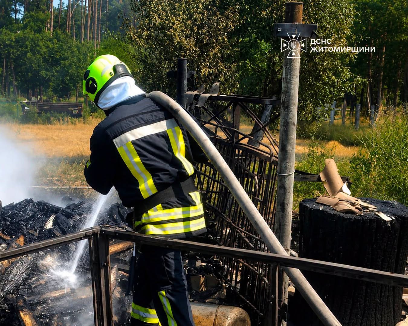 Новини Житомира - фото з У Корнині згоріла господарча будівля площею 100 кв. м