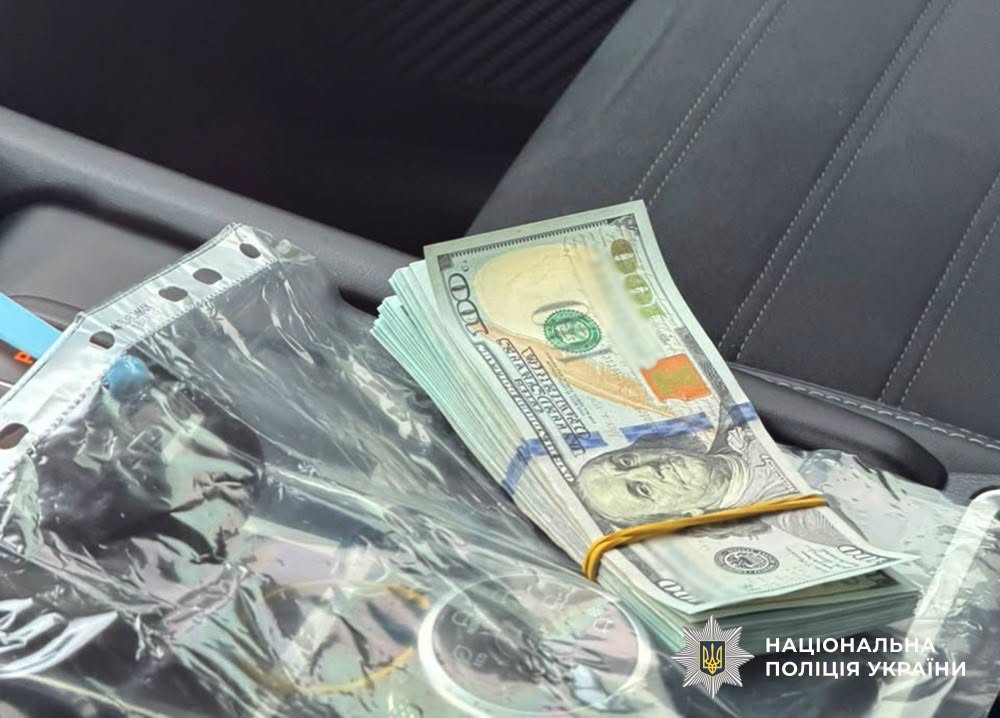 Новини Житомира - фото з 15 тисяч доларів за «квиток за кордон»: 28-річний житомирянин організував схему переправлення чоловіків призовного віку за межі країни