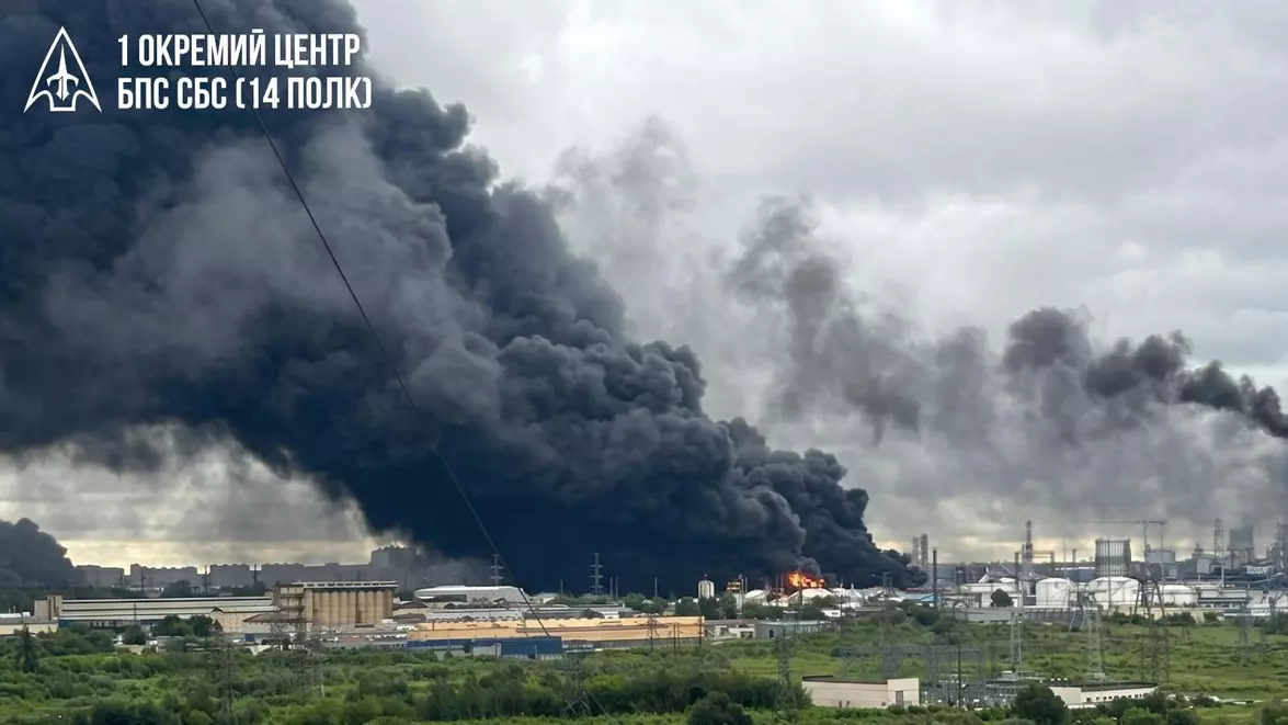 Новини Хмельницького - фото з «Далі буде»: український центр далекобійних дронів анонсував продовження ударів по цілях у РФ (соціальна реклама)