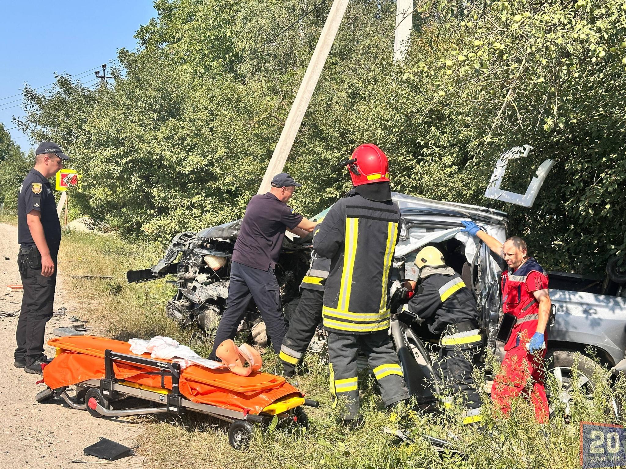 Новини Тернополя - фото з Аварія у селі Колодне: в машині заблокувало людину (оновлюється)