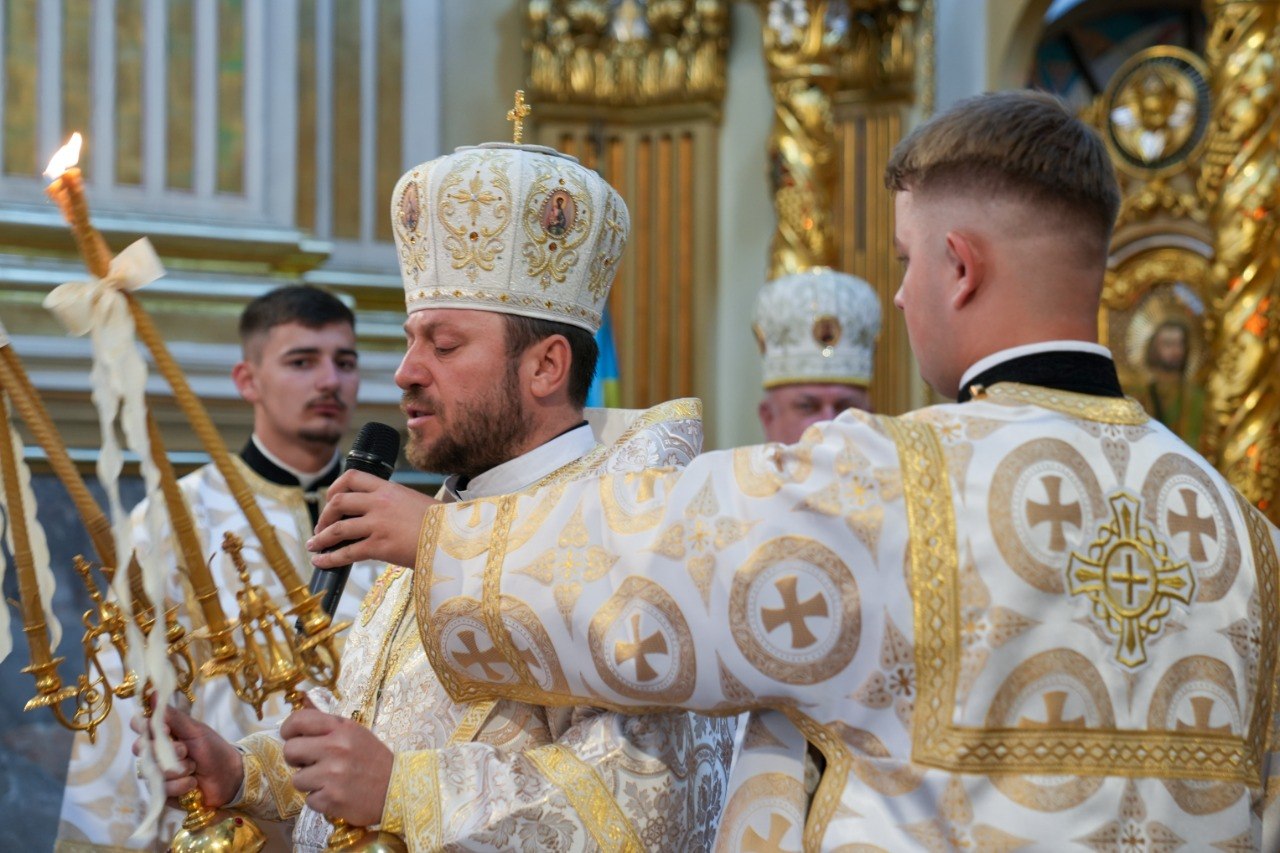 Новини Тернополя - фото з Кардинал Микола Бичок очолив молебень у Тернополі та освятив авто для ЗСУ