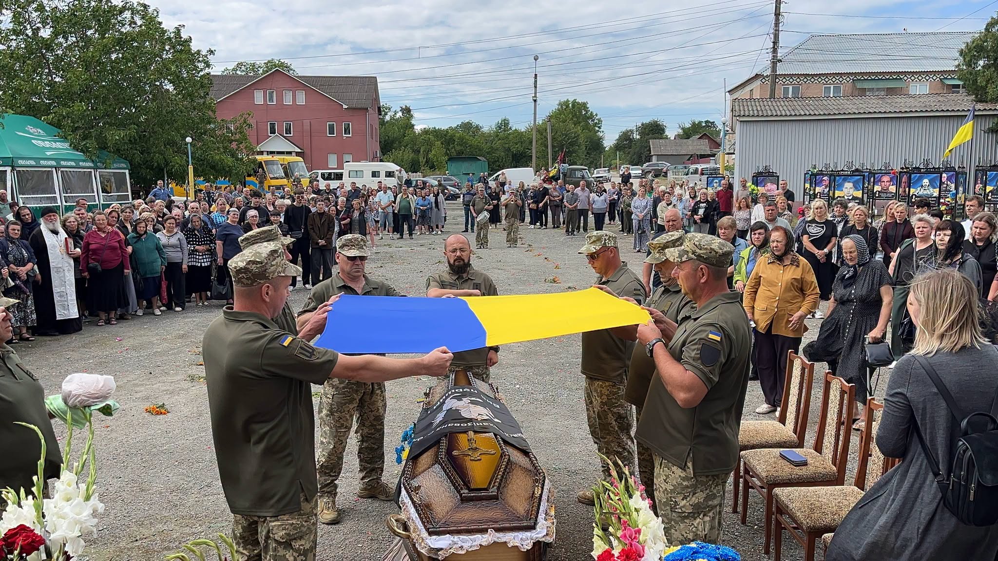 Новини Хмельницького - фото з На Хмельниччині попрощалися з парамедикинею Оксаною Гоголь