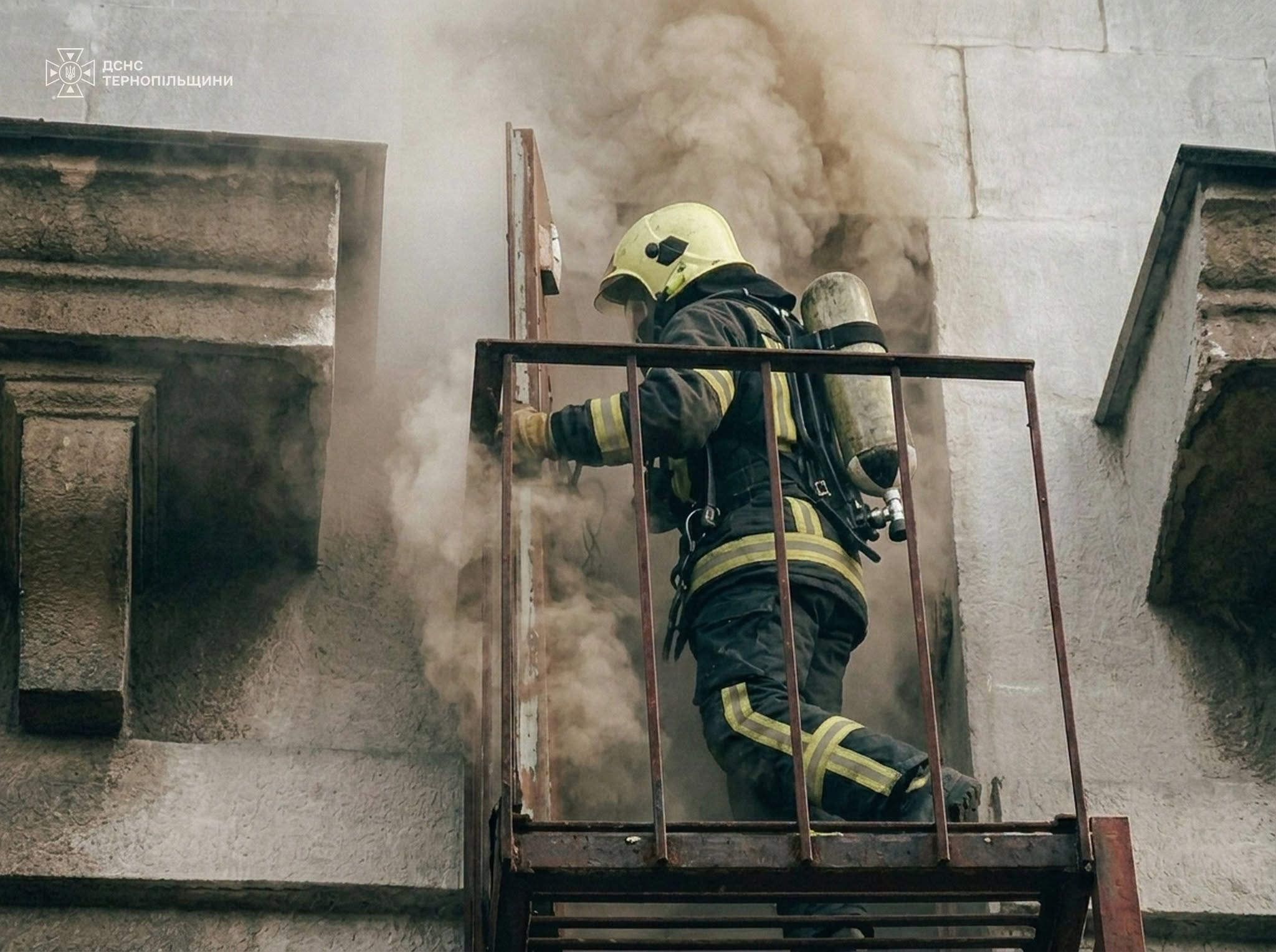 Новини Тернополя - фото з На Бандери сталася пожежа в недіючому будинку культури