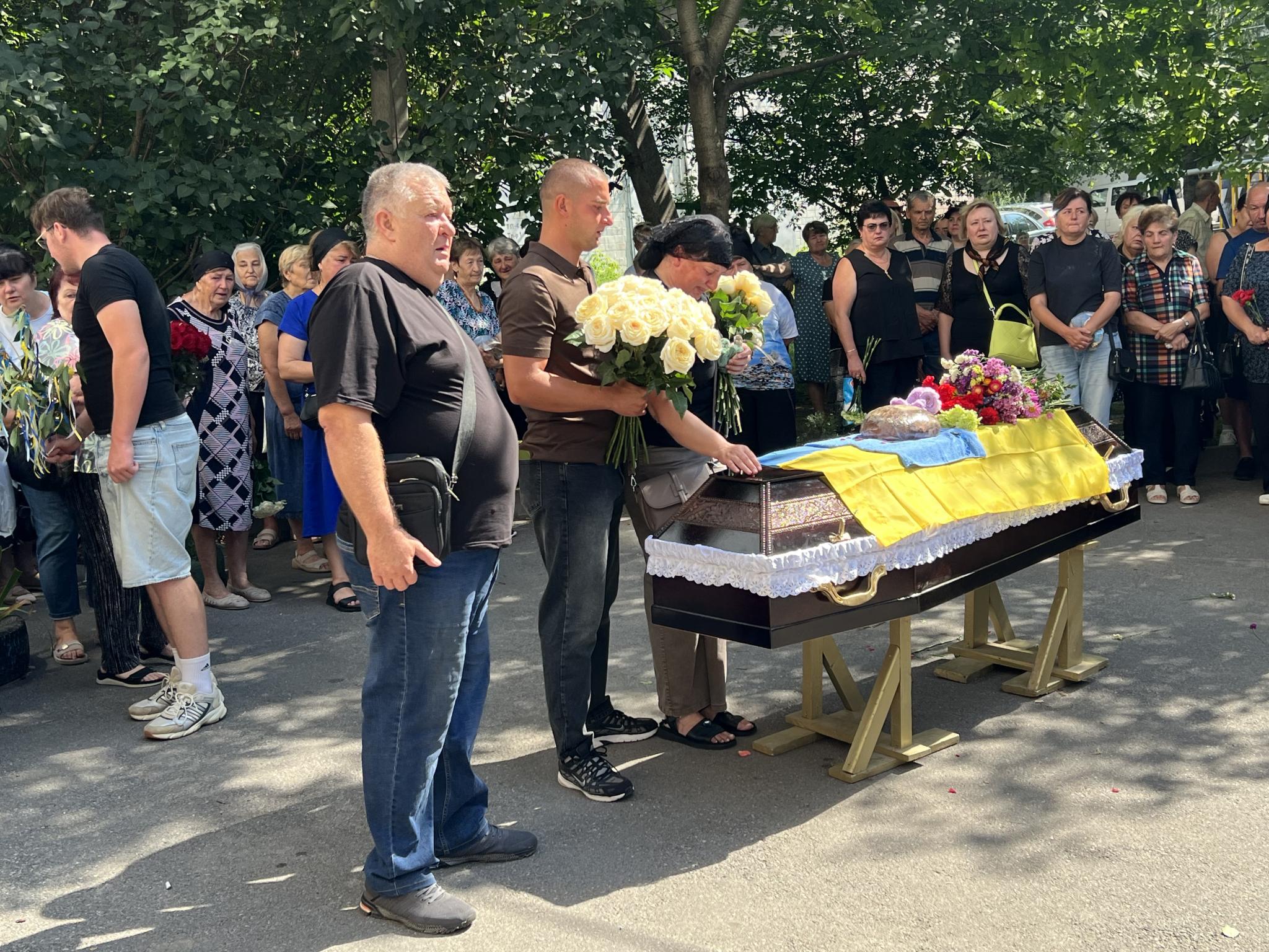 Новини Вінниці - фото з «Мій брат. Моє сонце». Вінниця попрощалася з Героєм Віктором Гусляковим, який живцем згорів від удару дрона