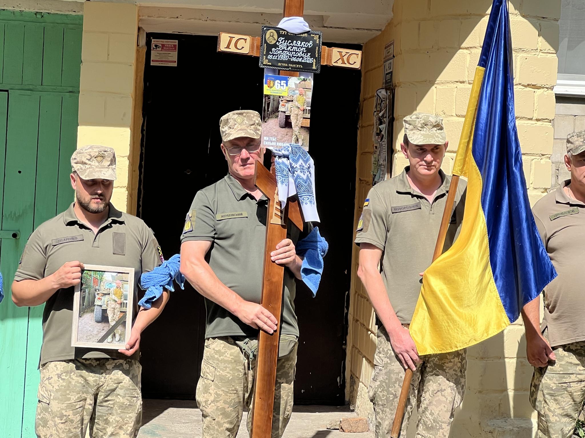 Новини Вінниці - фото з «Мій брат. Моє сонце». Вінниця попрощалася з Героєм Віктором Гусляковим, який живцем згорів від удару дрона