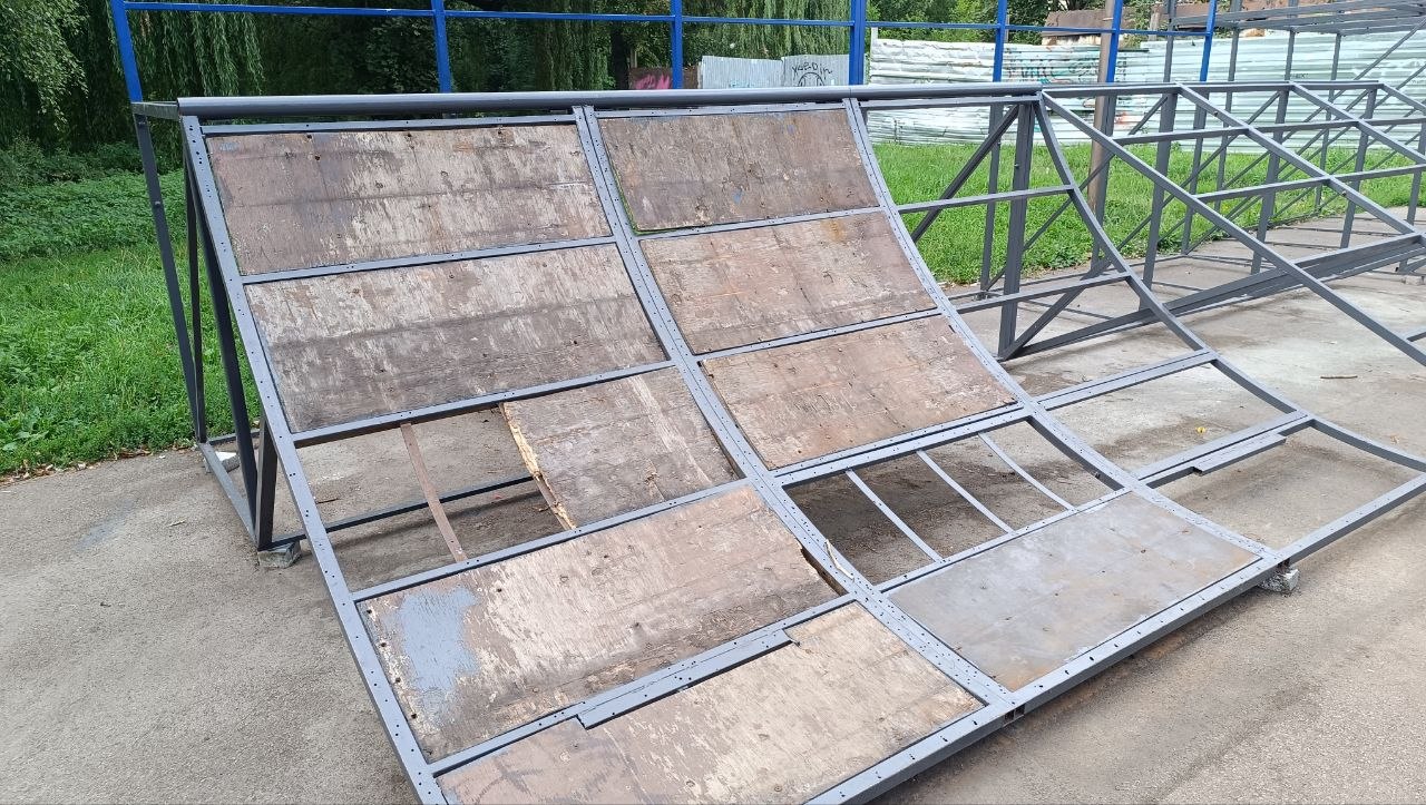 Новини Тернополя - фото з Квотер-пайпи, джампбокс, піраміда: що планують відремонтувати у Скейт Парку в «Сопільче»