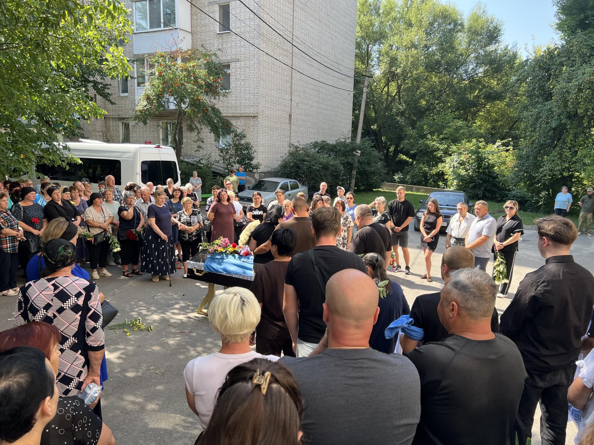 Новини Вінниці - фото з «Мій брат. Моє сонце». Вінниця попрощалася з Героєм Віктором Гусляковим, який живцем згорів від удару дрона