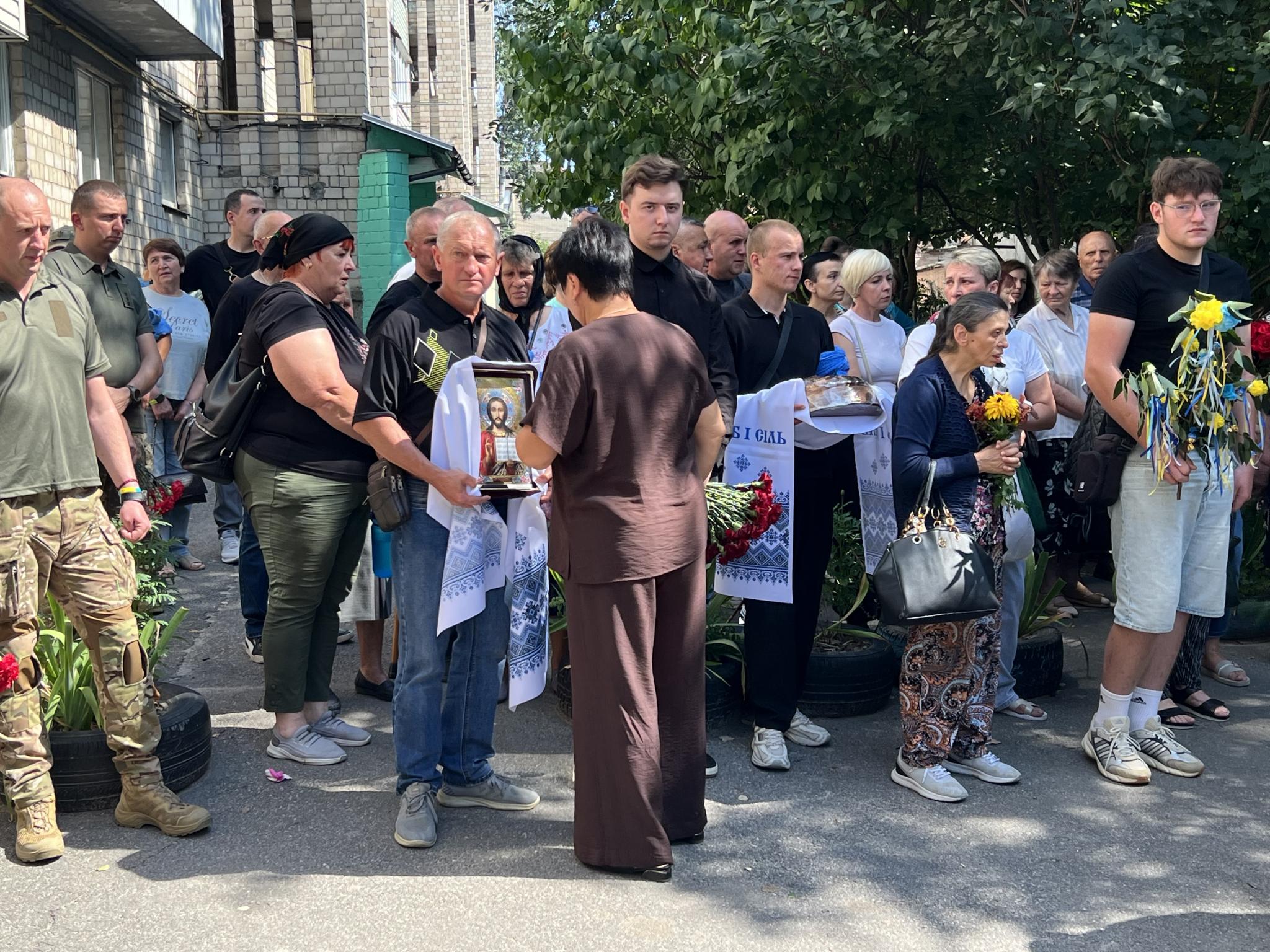 Новини Вінниці - фото з «Мій брат. Моє сонце». Вінниця попрощалася з Героєм Віктором Гусляковим, який живцем згорів від удару дрона