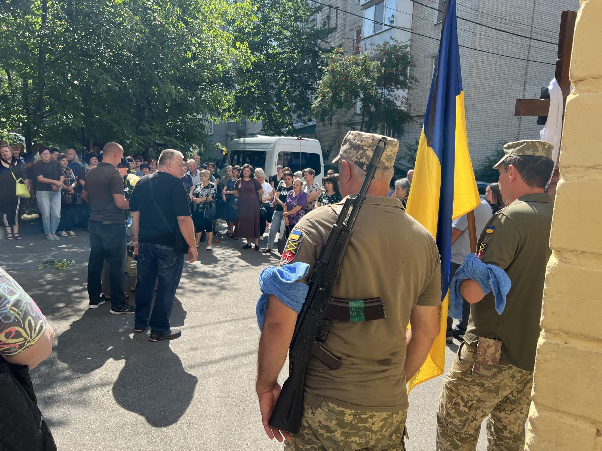 Новини Вінниці - фото з «Мій брат. Моє сонце». Вінниця попрощалася з Героєм Віктором Гусляковим, який живцем згорів від удару дрона
