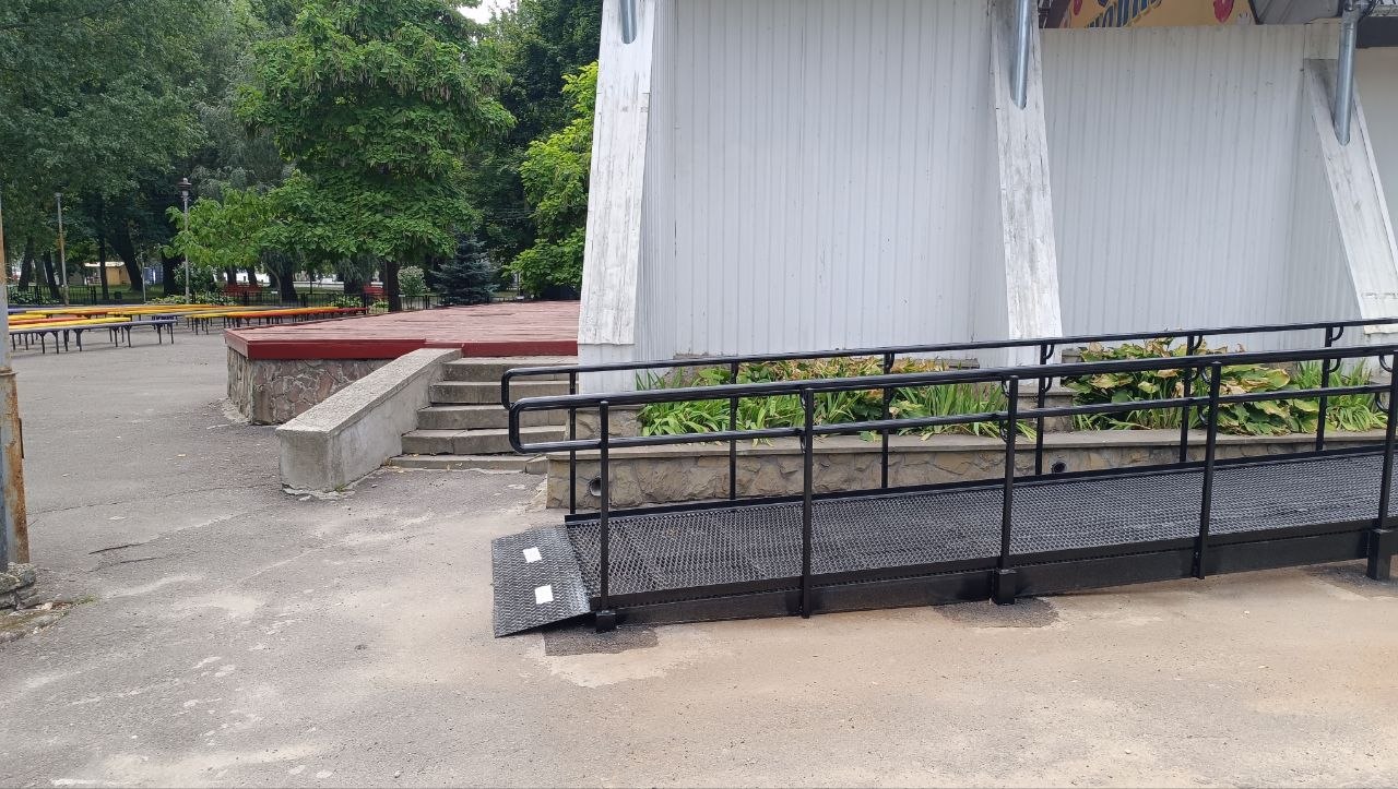 Новини Тернополя - фото з Біля літньої естради у Тернополі встановили пандус: який вигляд він має
