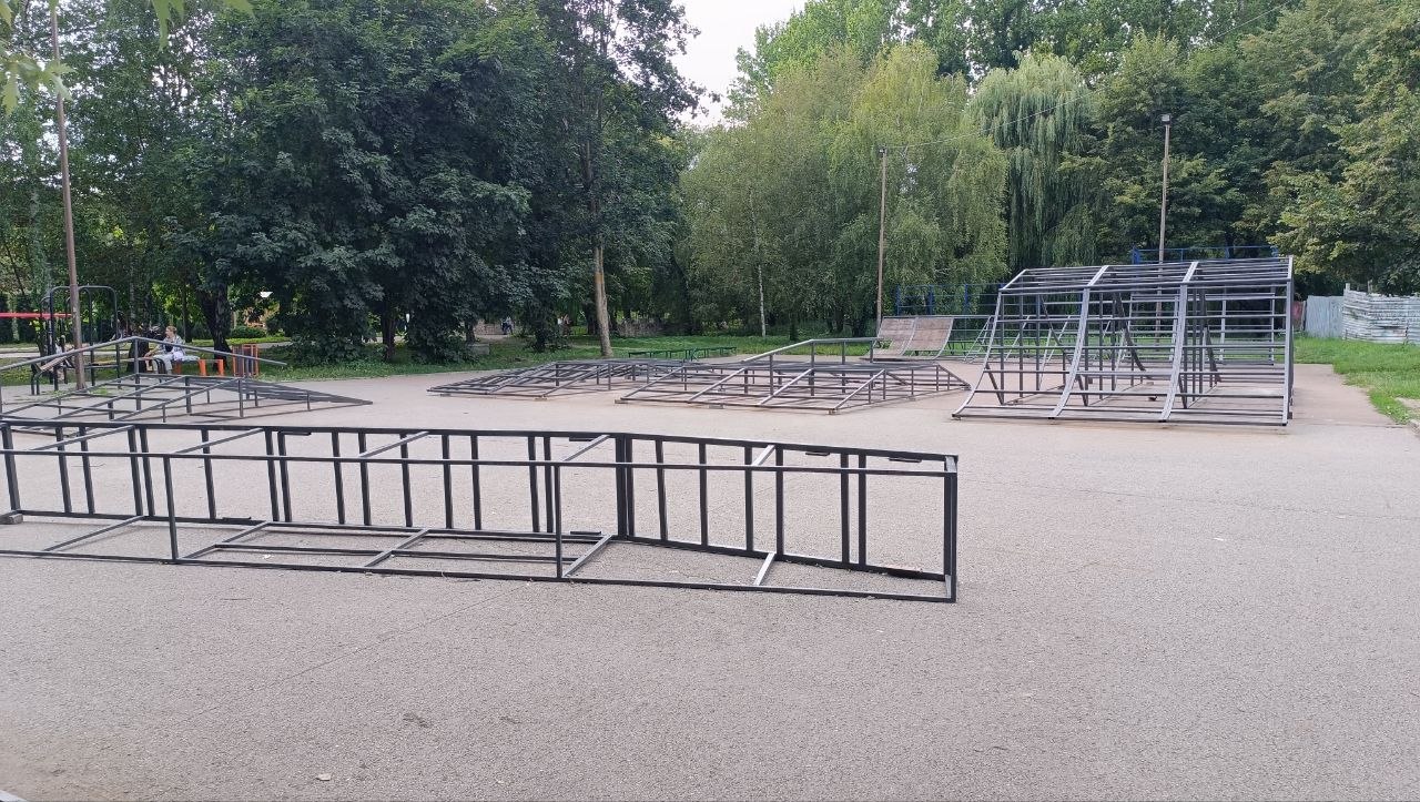 Новини Тернополя - фото з Квотер-пайпи, джампбокс, піраміда: що планують відремонтувати у Скейт Парку в «Сопільче»