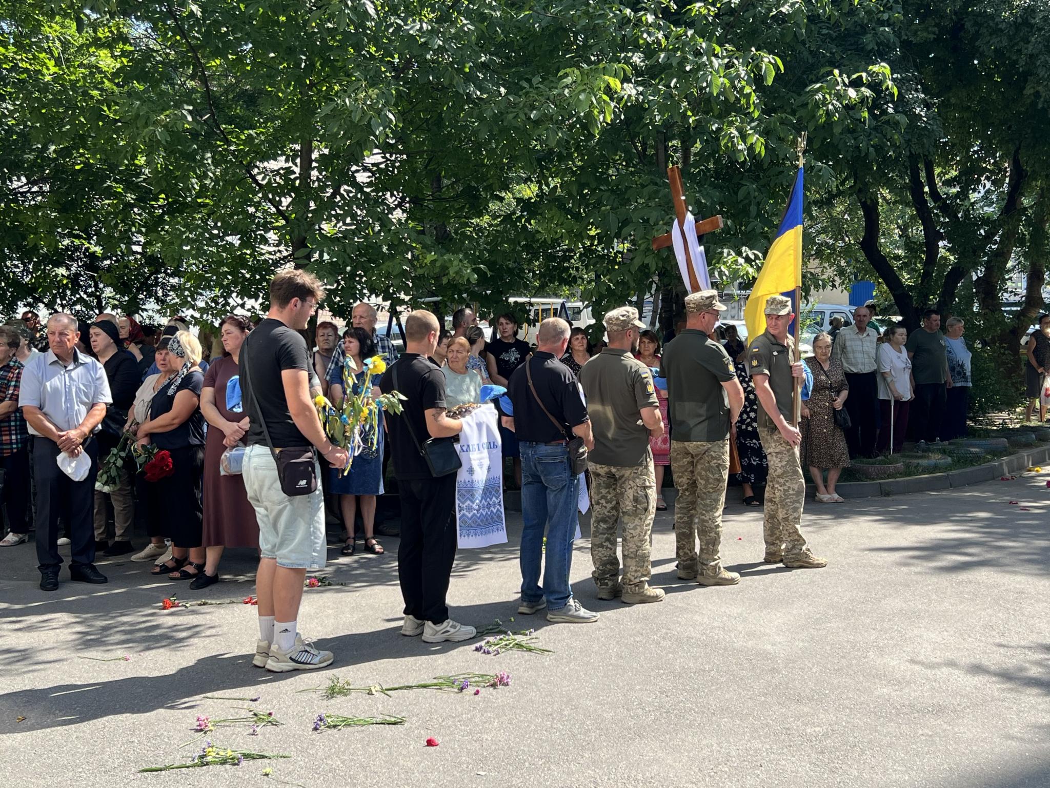 Новини Вінниці - фото з «Мій брат. Моє сонце». Вінниця попрощалася з Героєм Віктором Гусляковим, який живцем згорів від удару дрона