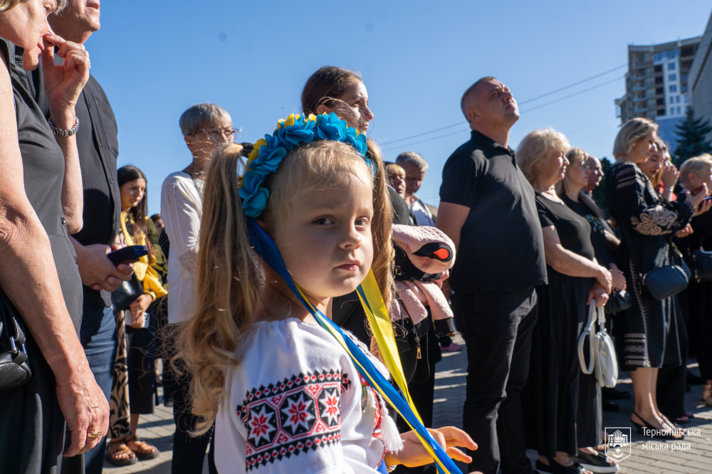 Новини Тернополя - фото з Їхні імена назавжди залишаться в історії Тернополя: рідні Героїв отримали почесні відзнаки