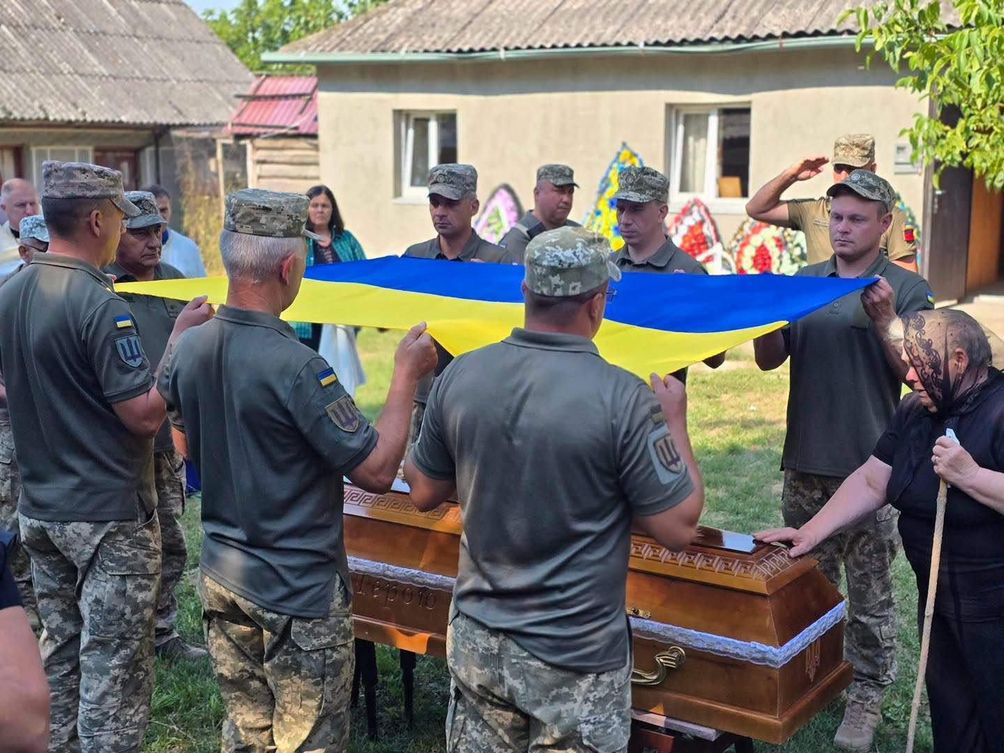 Новини Хмельницького - фото з «До останнього сподівались». На Хмельниччині попрощались з воїном Геннадієм Гавдюком