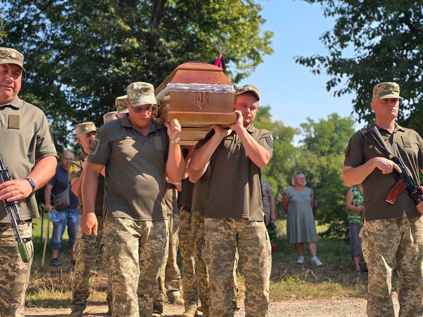 Новини Хмельницького - фото з «До останнього сподівались». На Хмельниччині попрощались з воїном Геннадієм Гавдюком