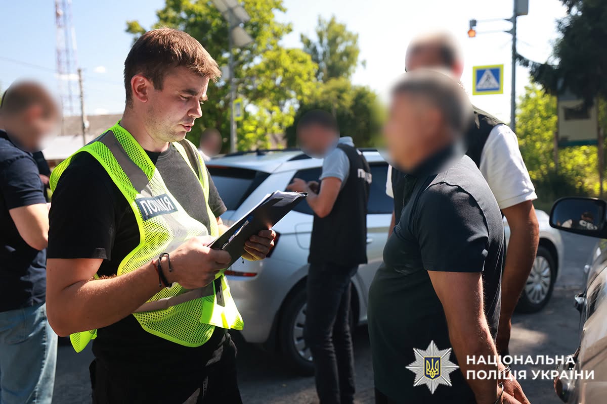 Новини Хмельницького - фото з 100 000 грн «відкату» за ремонт: затримали сільського голову з Хмельницького району
