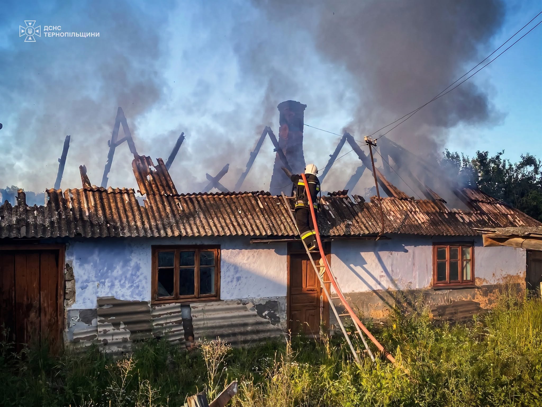 Новини Тернополя - фото з На Тернопільщині горіли пожнивні залишки, суха трава, солома та сміття